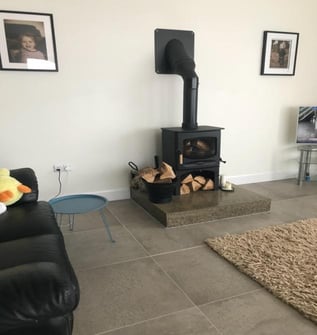 A living room filled with furniture and a fireplace
Description automatically generated